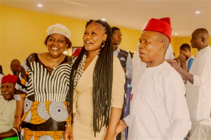 escort Akwukwu-Igbo