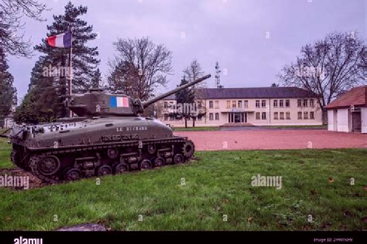 escort Avon-les-Roches