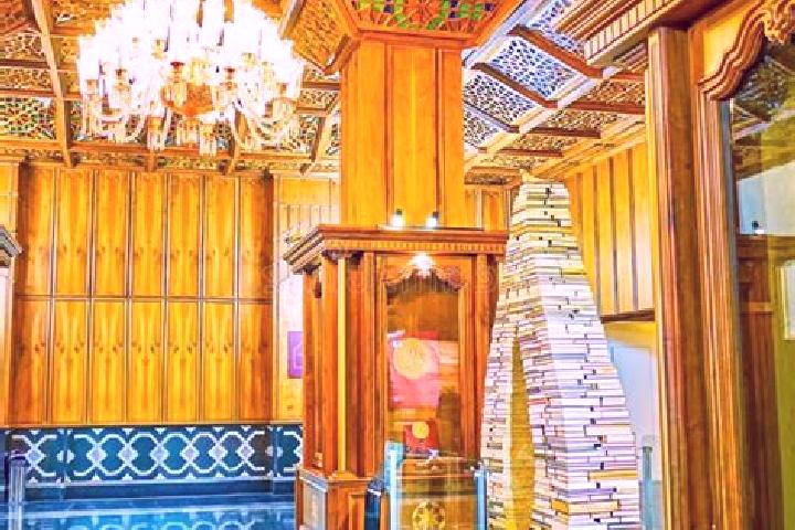 escort Bagh-e Malek