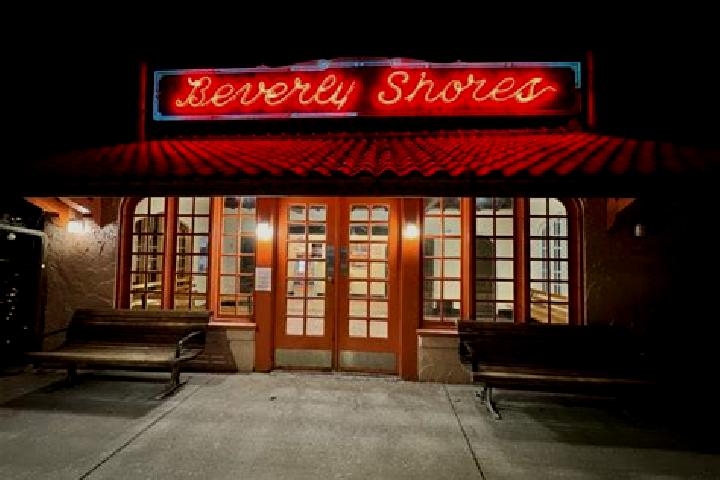 escort Beverly Shores