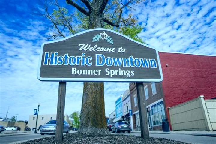 escort Bonner Springs