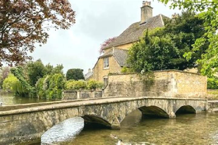 escort Bourton on the Water