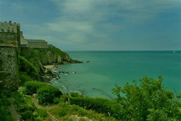 escort Bricqueville-sur-Mer