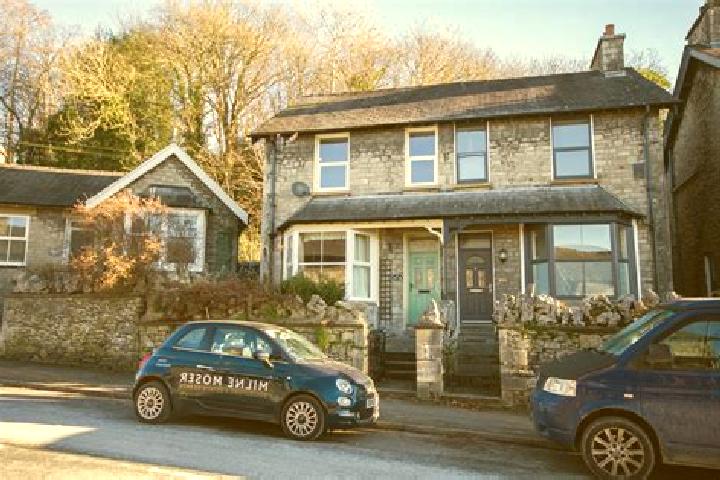 escort Burneside