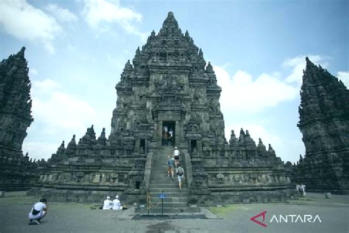 escort Candi Prambanan