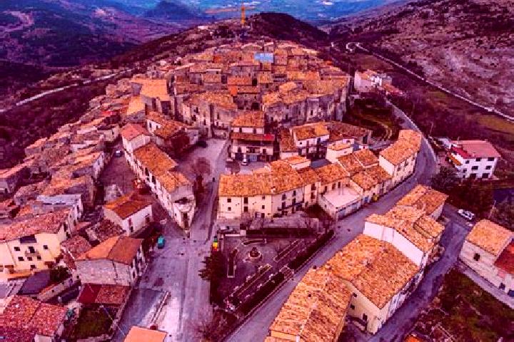 escort Castelvecchio Calvisio