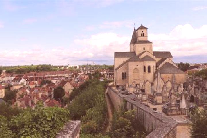 escort Chatillon-sur-Thouet