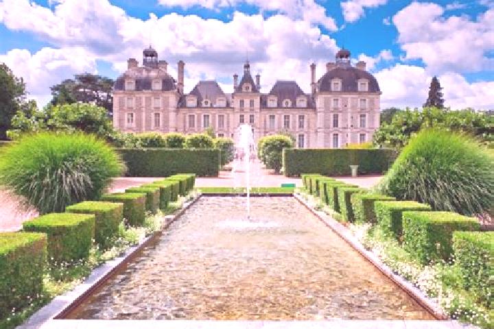 escort Cheverny