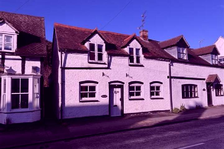 escort Clifton upon Teme