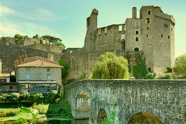 escort Clisson