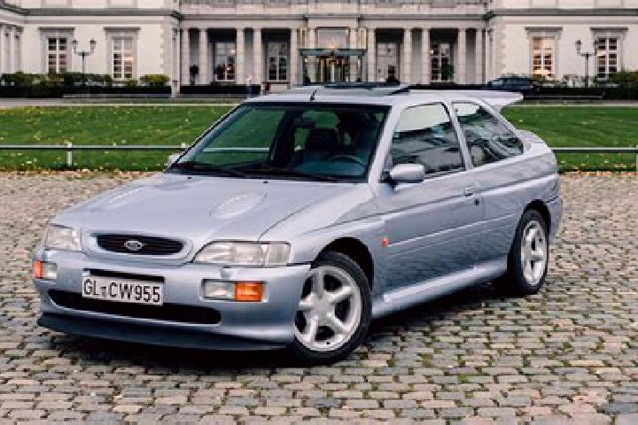 escort Comines