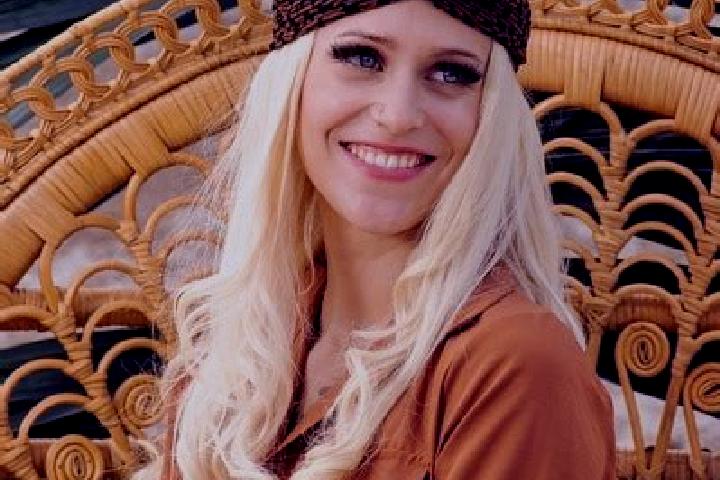 escort Corinna