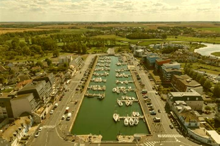 escort Courseulles-sur-Mer