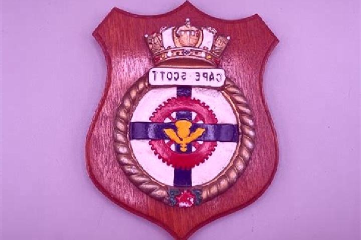 escort Crest