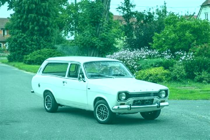 escort Crestuma