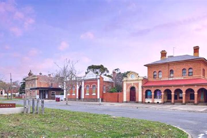 escort Creswick