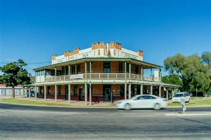 escort Darlington Point