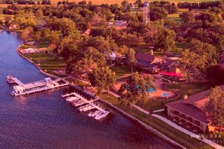 escort Delavan Lake