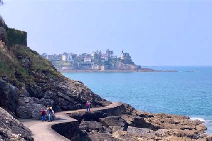 escort Dinard