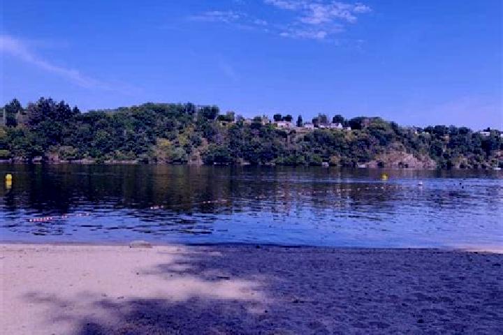 escort Eguzon-Chantome
