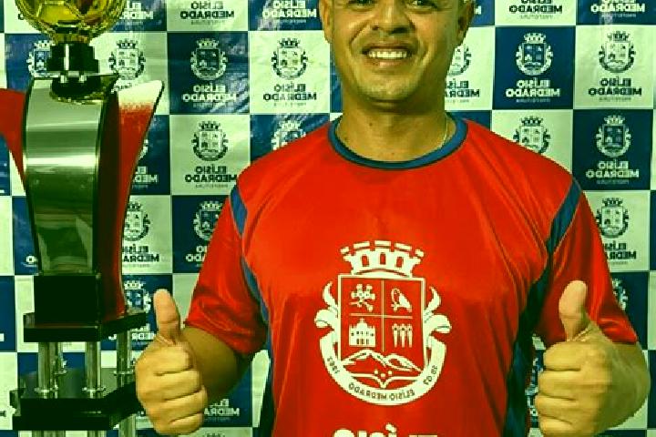 escort Elisio Medrado