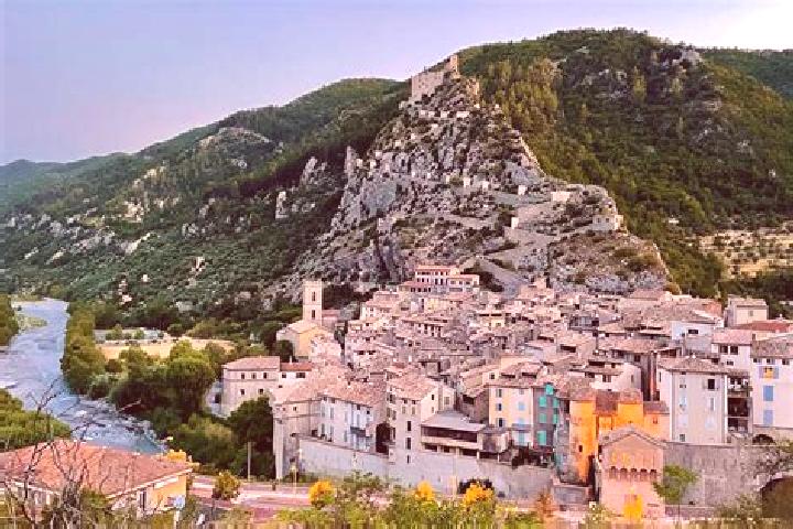 escort Entrevaux