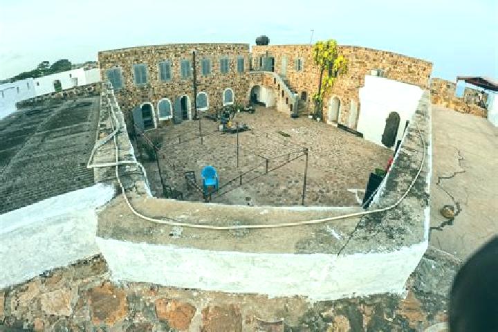 escort Fort Good Hope