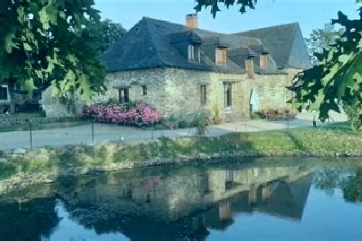 escort Gennes-sur-Glaize