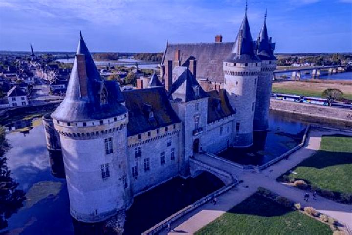escort Germigny-sur-Loire
