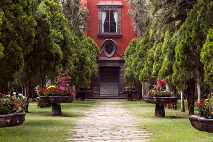 escort Hacienda Santa Rosa