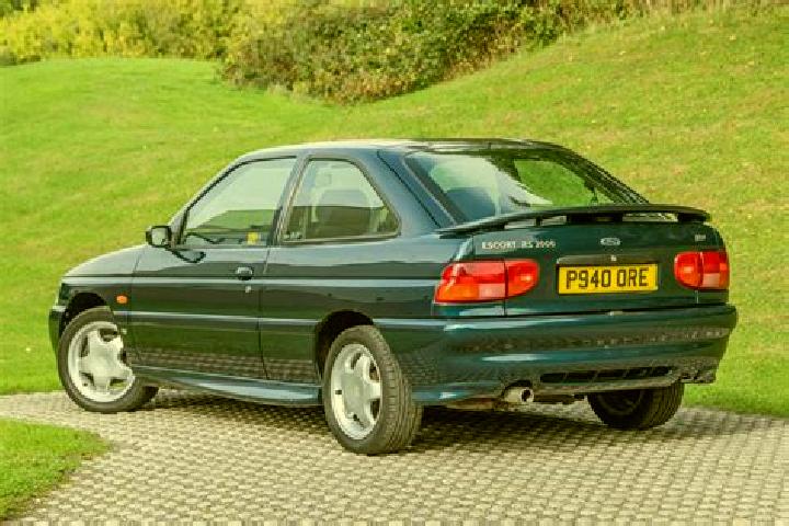 escort Halberton