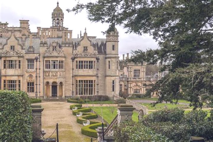 escort Harlaxton