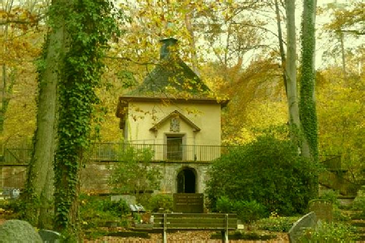escort Hauptfriedhof