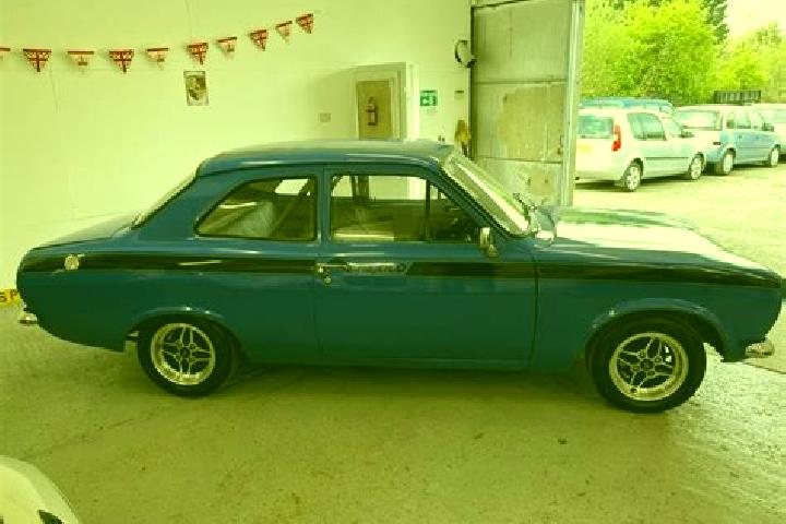 escort Henfield