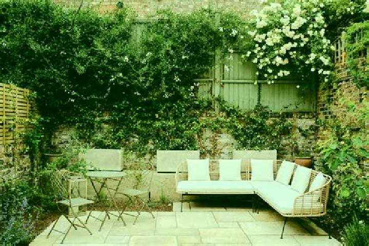 escort Home Garden