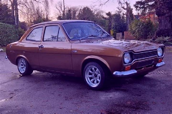 escort Karlung