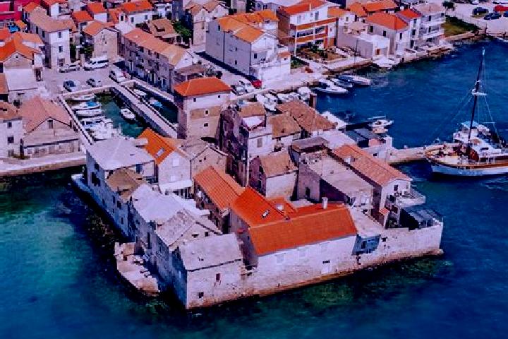 escort Kastel Gomilica