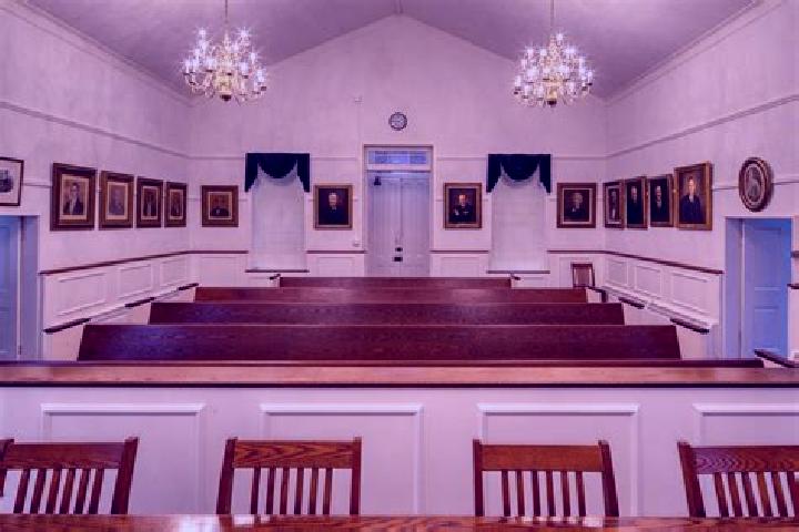 escort King and Queen Court House