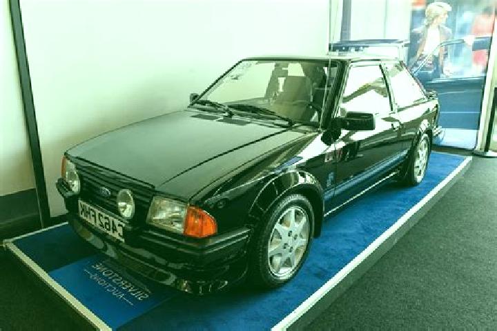 escort Kirkburton