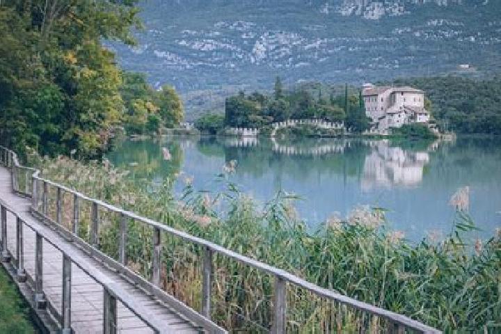 escort Laghi