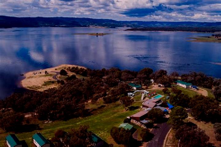 escort Lake Holiday