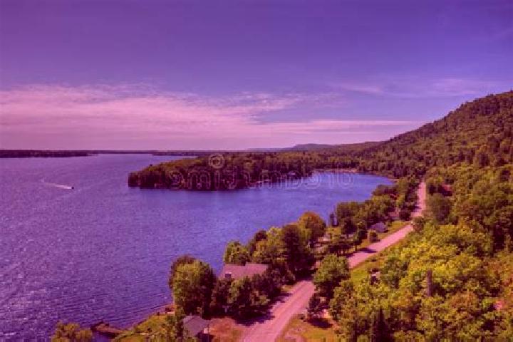 escort Lake Lac La Belle