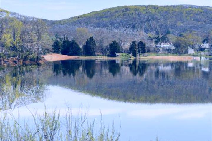 escort Lake Monticello