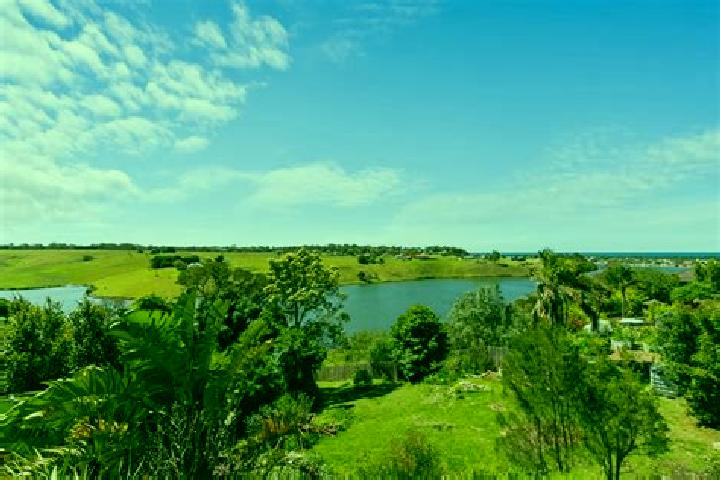 escort Lakes Entrance