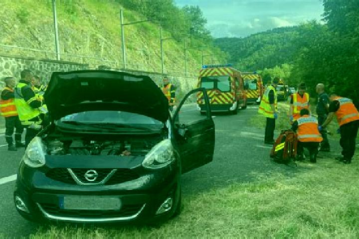 escort Laroche-Saint-Cydroine
