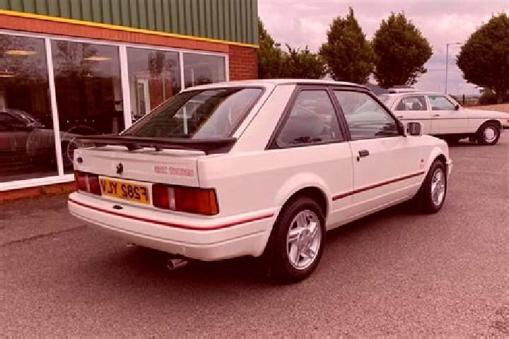 escort Layou