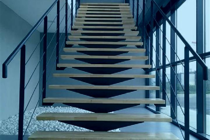 escort L Escalier