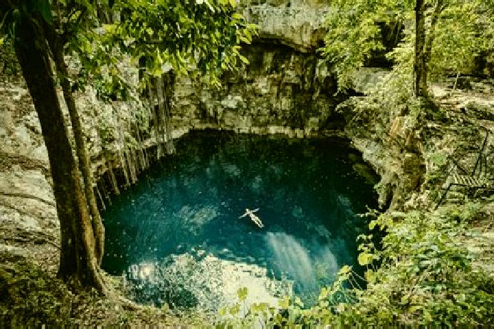 escort Los Cenotes