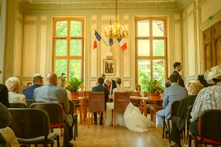 escort Menestreau-en-Villette