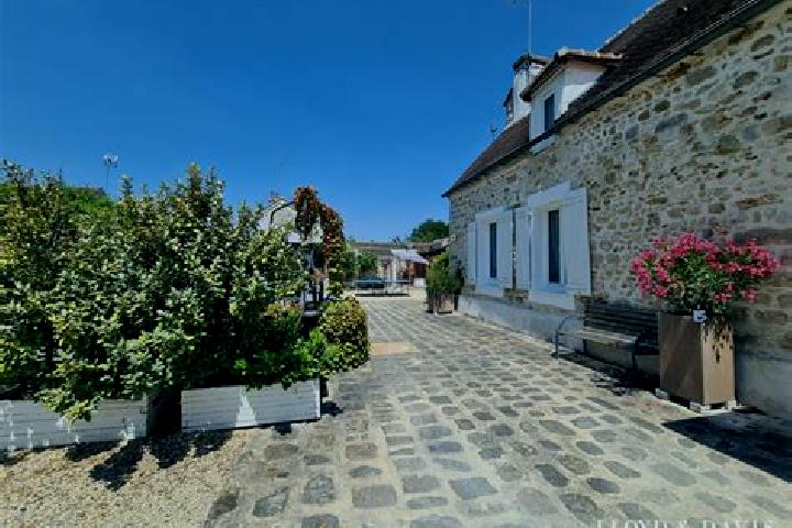 escort Moigny-sur-Ecole